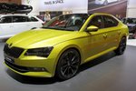 Skoda Superb auf der Essen Motor Show 2015.