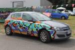 Kunstvolles Graffiti auf einem Opel Astra bei den Grefrath Tuning Days, 11.8.2013 