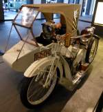 die A20  Weiße Mars , da der Boxer-Motor vom Maybach-Motorenbau Friedrichshafen gebaut wurde, hat die Maschine hier einen gebührenden Platz gefunden, Museum für Historische Maybach-Fahrzeuge, Aug.2014