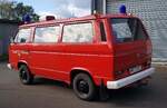 =VW T3 der Feuerwehr Marburg steht beim Polizei-Oldtimer-Museum Marburg, Oktober 2023