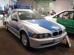 =BMW 525 als ehemaliges Einsatzfahrzeug der Polizei steht im Polizei-Oldtimer-Museum Marburg, Oktober 2023