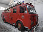 Ein Feuerwehrfahrzeug des britischen Herstellers Dennis Anfang April 2019 im Oldtimermuseum Prora.