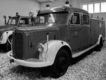 Dieses Daimler-Benz Tanklöschfahrzeug (TLF 16) ist Teil der Ausstellung im Oldtimermuseum Prora. (November 2022)