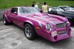 Der Chevrolet Camaro der zweiten Generation war ein h�bsches Auto, bekam aber ab 1974 eine weniger sch�n anzusehende Front verpasst. Um 1978 war sie dann vollends verzerrt. Gesehen auf der US-Car-Show in Grefrath im August 2010.