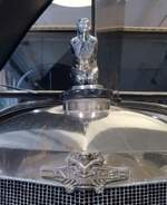 =Kühlerverschluß/Frontemblem des Austro Daimler, Bj. 1923, 6 Zyl., 4426 ccm, 60 PS, gesehen im Museum  fahr(T)raum - Ferdinand Porsche  in Mattsee/Österreich, Juni 2022