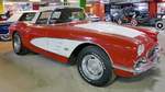 Chevrolet Corvette C1 von 1961 in der Retro Car Show im Einkaufszentrum  Piterlend  in St.
