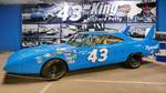 Der Plymouth Superbird der NASCAR-Legende Richard  The King  Petty von 1970 in der Retro Car Show im Einkaufszentrum  Piterlend  in St.