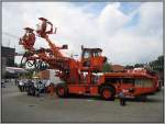 Am 21.07.2007 war diese gewaltige Baumaschine mit Bohrgeräten im Verkehrshaus der Schweiz in Luzern ausgestellt.