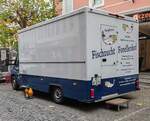 =Fiat Ducato von FISCHZUCHT FORELLENHOF steht im November 2025 auf dem Wochenmarkt in Hünfeld