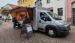 =Fiat Ducato der Metzgerei KIMPEL steht im Oktober 2025 auf dem Hünfelder Wochenmarkt