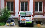 Ein Nachschuss von einem Citroen steht auf dem Hof von der Parzival-Schule-Aachen bei Sommerwetter am 19.6.2013.