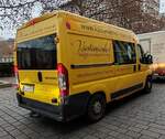 =Fiat Ducato vom KASTANIENHOF steht auf dem Wochenmarkt in Wiesbaden, 12-2025