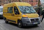 =Fiat Ducato vom KASTANIENHOF steht auf dem Wochenmarkt in Wiesbaden, 12-2025