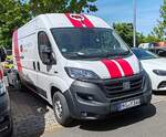 =Fiat Ducato von WERDER-Medizintechnik, abgestellt auf dem Parkplatz der 2025er Rettmobil in Fulda