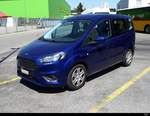 Blauer Ford Tourneo Courier in Kerzers am 09.08.2020