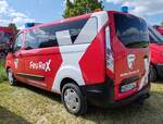 =Ford Transit Custom der Firma FEUREX, einem Fachbetrieb für Feuerwehrausbildung, abgestellt auf dem Parkplatz der 2025er Rettmobil in Fulda