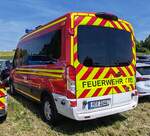 =Ford Transit als Mehrzweckfahrzeug der Feuerwehr MÜNCHEN, steht auf dem Parkplatz der RettMobil im Mai 2025