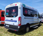 =Ford Transit vom BRK KV SCHWEINFURT, eingesetzt im Patientenfahrdienst, abgestellt auf dem Parkplatz der RettMobil im Mai 2025