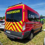 =Ford Transit als MTW der Feuerwehr OFFENBACH-QUEICH, steht auf dem Parkplatz der RettMobil im Mai 2025