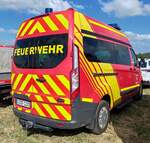 =Ford Transit als MTW der Feuerwehr BIEDENKOPF, steht auf dem Parkplatz der 2025er Rettmobil in Fulda