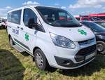 =Ford Transit von SANI-CAR, einem Anbieter für Kranken- und Rollstuhlfahrten, gesehen auf dem Parkplatz der 2025er Rettmobil in Fulda