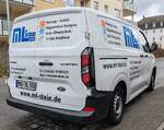 =Ford Transit Custom der Firma STEIN steht auf einer Baustelle in Fulda, 03-2026