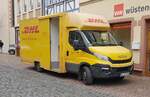=Iveco Daily von DHL DEUTSCHE POST auf Zustelltour in Erbach, 12-2022
