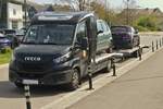 Iveco Daily, Autotransporter, stand am Straßenrand.