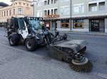 Kehrmaschine sorgt frühmorgens für eine saubere Straßenzüge in der finnischen Stadt OULU;160726