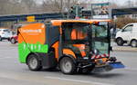 Vollelektronische Straßenkehrmaschine Typ „Urban Sweeper S2.0“ ein Produkt des schwei­zerischen Unternehmens Boschung der Berliner Stadtreinigung (KW889) am 04.12.20 Berlin