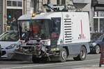 RAVO Stra�en Kehrmaschine, unterwegs zum n�chsten Einsatz in L�ttich.