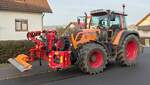 =Fendt Vario 312 des Bauhofes der Gemeinde PETERSBERG in Kommunallackierung, 11-2025