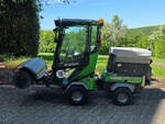 Im Bild ein Kommunalfahrzeug des Typs EGHOLM Park Ranger 2150.