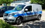 =MB Citan in verwechselbarem  Polizeifahrzeugdesign  gesehen im Mai 2017 in Taunusstein