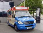 Mercedes Sprinter als Eiswagen am 05.06.17 in London vor dem Tower