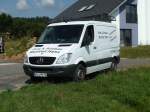 MB Sprinter der Firma HAHN steht im Neubaugebiet von 36100 Petersberg-Marbach, August 2013