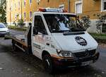 Hier ist ein Mercedes-Benz Sprinter Abschlepper aus der ersten Generation (Facelift) zu sehen. Foto: 09.2025.