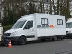 MB Sprinter mit Kofferaufbau, mobilspace Hamburg, Aufenthaltsmobil, Doppelkabine  am 19.3.2020 bei Filmaufnahmen an der Straße „Schöne Aussicht“ /