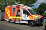 =MB Sprinter von GEWA-Fahrzeugbau steht vor dem Haupteingang der RettMobil im Mai 2022