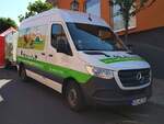 =MB Sprinter vom Geflügelhof PETERSEN als Versorgungsfahrzeug beim Tag des Blaulichts 2023 in Hünfeld. Zum ersten Hünfelder Tag des Blaulichts, am 17.06.2023, präsentierten DRK, THW, LaPo Hessen, Feuerwehr Hünfeld, DLRG, die Justiz und die Bundespolizei einen Teil ihrer Einsatzmittel und warben für ihre Einrichtungen.