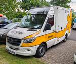 =MB Sprinter der Firma STRYKER, abgestellt auf dem Parkplatz der RettMobil im Mai 2024