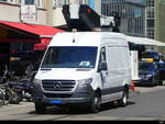 Mercedes ( Sprinter ? ) mit Spez. Hebebühnen Aufbau unterwegs in der Stadt Basel während dem ESC am 15.05.2025