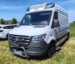 =MB Sprinter der Firma SARCO-electronics, einer Fachfirma für Alarm- und Kommunikationstechnik aus Finnland, gesehen auf dem Parkplatz der RettMobil im Mai 2025