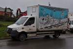 Mercedes Benz Sprinter, der Gemeinde Wiltz, stand bei einer Baustelle.