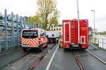 Feuerwehr Frankfurt am Main Mercedes Benz Sprinter ELW C-Dienst und MAN TGM ELW2 am 15.10.22 bei der Frankopia 2022 im Frankfurter Osthafen