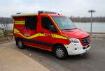 Feuerwehr Mainz Mercedes Benz Sprinter ELW der Wachen 2 (Florian Mainz 2/11/1)  am 31.12.25 beim Silvester Abschwimmen 2025 in Mainz am Rheinufer