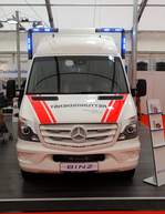 Ein Mercedes Benz Sprinter RTW mit Binz Aufbau am 12.05.17 auf der RettMobil in Fulda