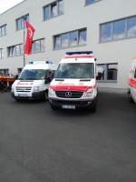 Mercedes Benz Sprinter und Ford Transit der Johanniter am 01.06.14 beim Tag der Offenen Tür der Feuerwehr Hanau Mitte