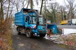 Baumpflege Gebrüder Krämer Mercedes Benz Unimog U530 mit AS Baugeräte Aufbau und Schliesing Fronthäcksler am 05.02.26 in Offenbach