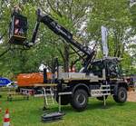 =Unimog U 327 der  Die Autobahn GmbH  bei der Kranvorf�hrung anl.